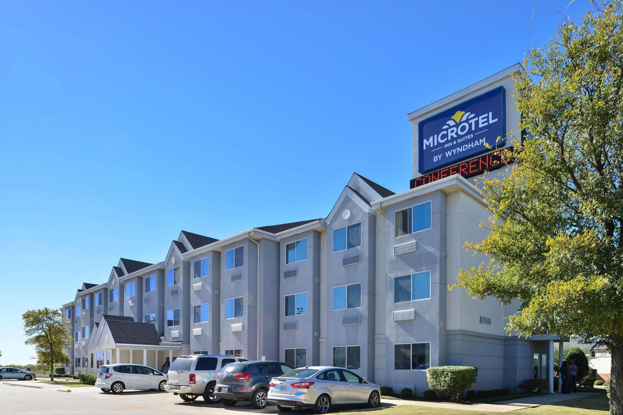 Microtel Inn & Suites By Wyndham Ft. Worth North/At Fossil Fort Worth Buitenkant foto
